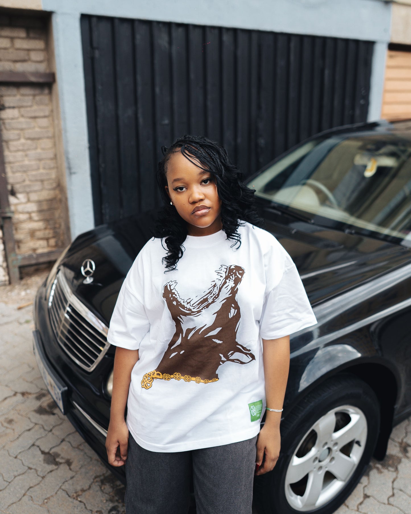 1.FLOWER CLUB DOG CHAIN TEE