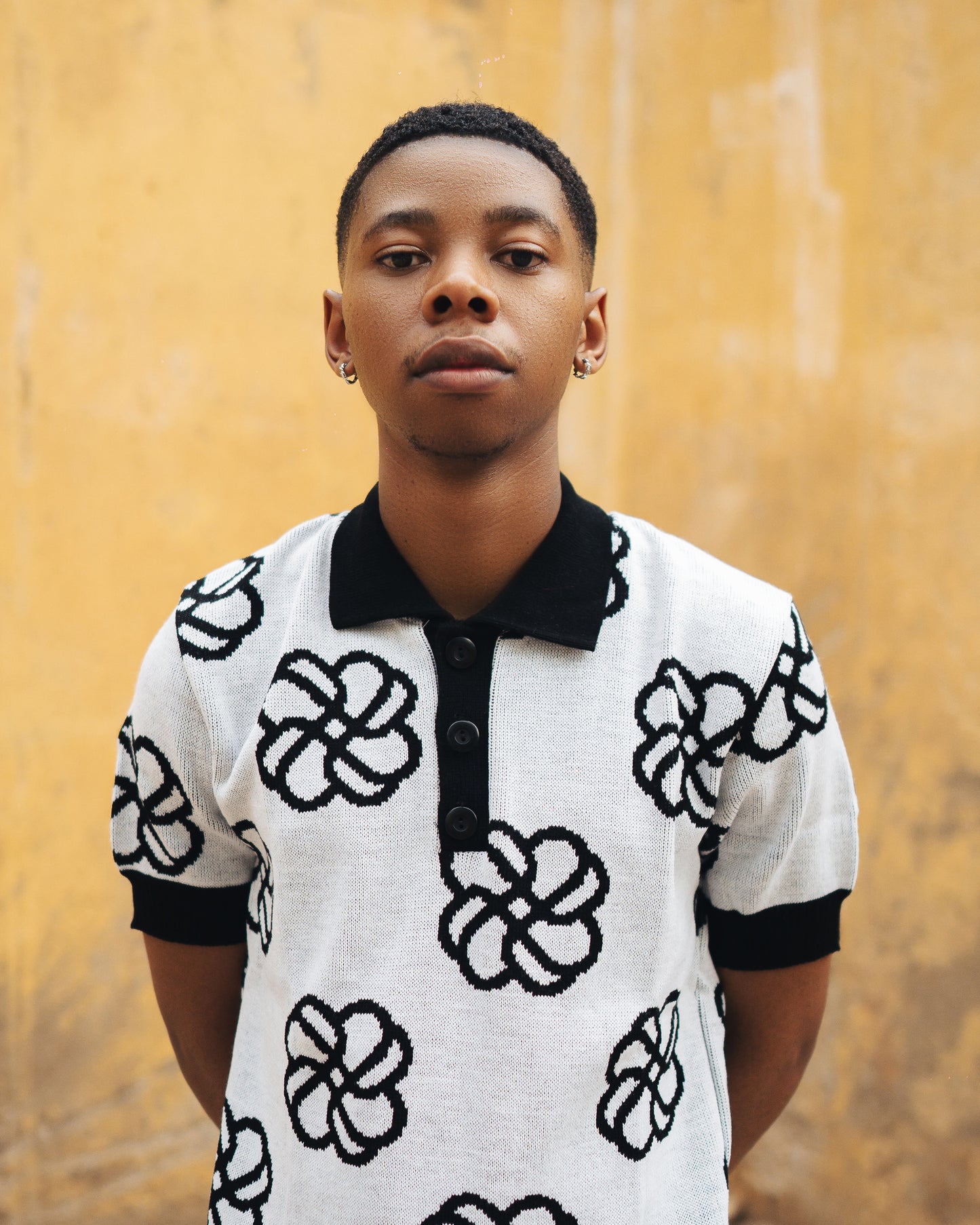 Golf shirt white black