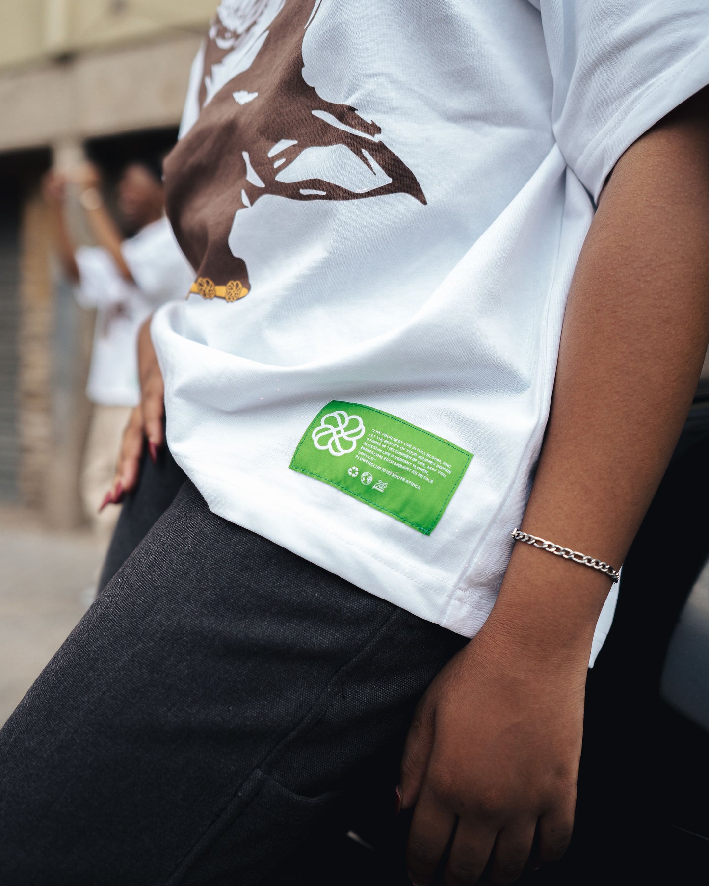 1.FLOWER CLUB DOG CHAIN TEE